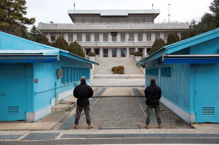 S Korea says it fired warning shots after N Korean soldiers crossed border